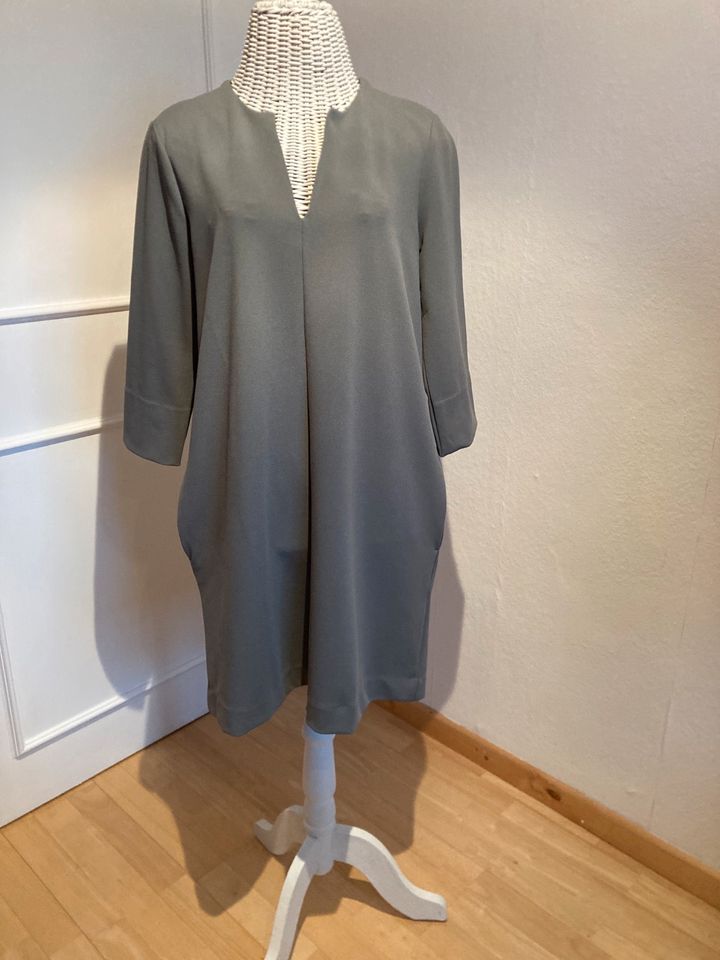 Kleid M grau/grün in Geversdorf