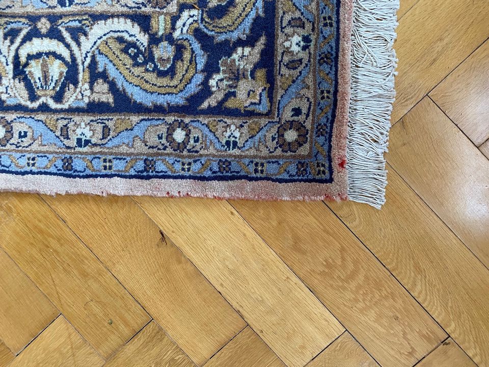 Edler Teppich, echt, etwas von Motten angefressen in Hannover