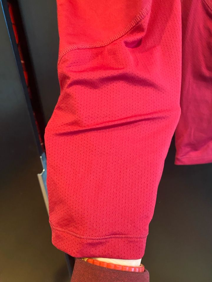 Nike 3/4 sportleggins rot XS in Möhnesee