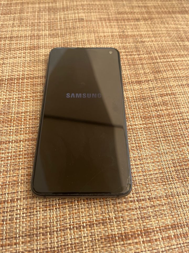 Samsung Galaxy S10e Handy Smartphone in Baunatal