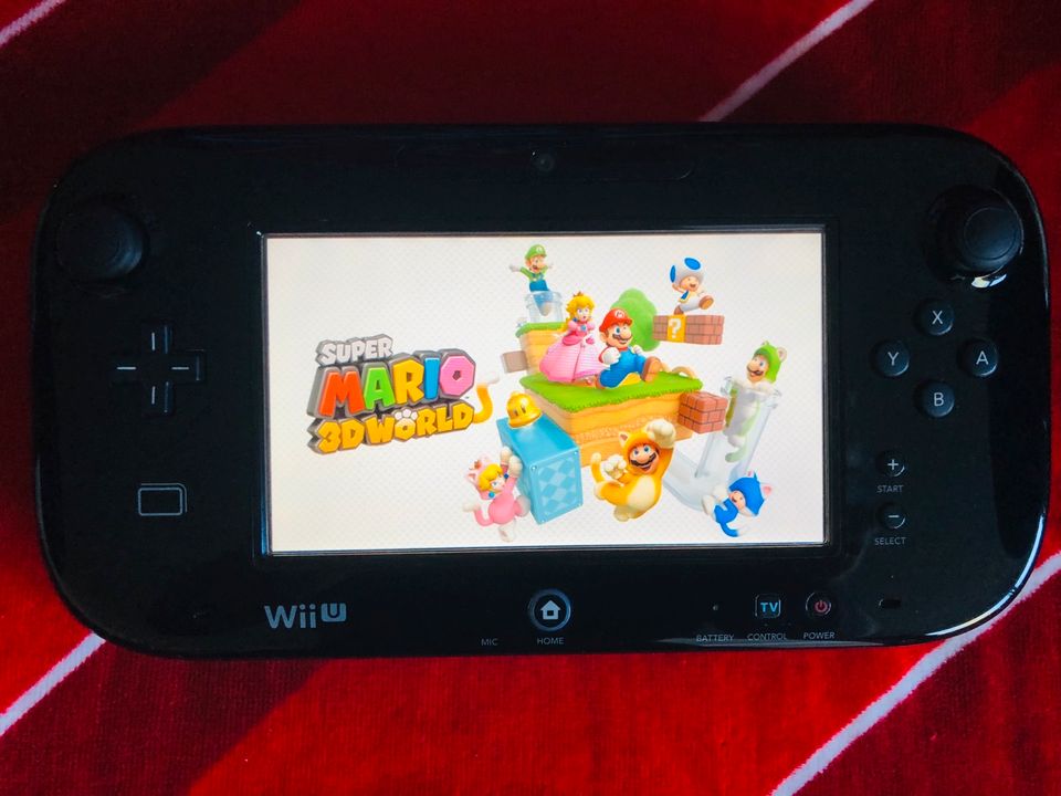NINTENDO Wii U - viele Spiele (Zelda / Mario) + Zubehör in Meine