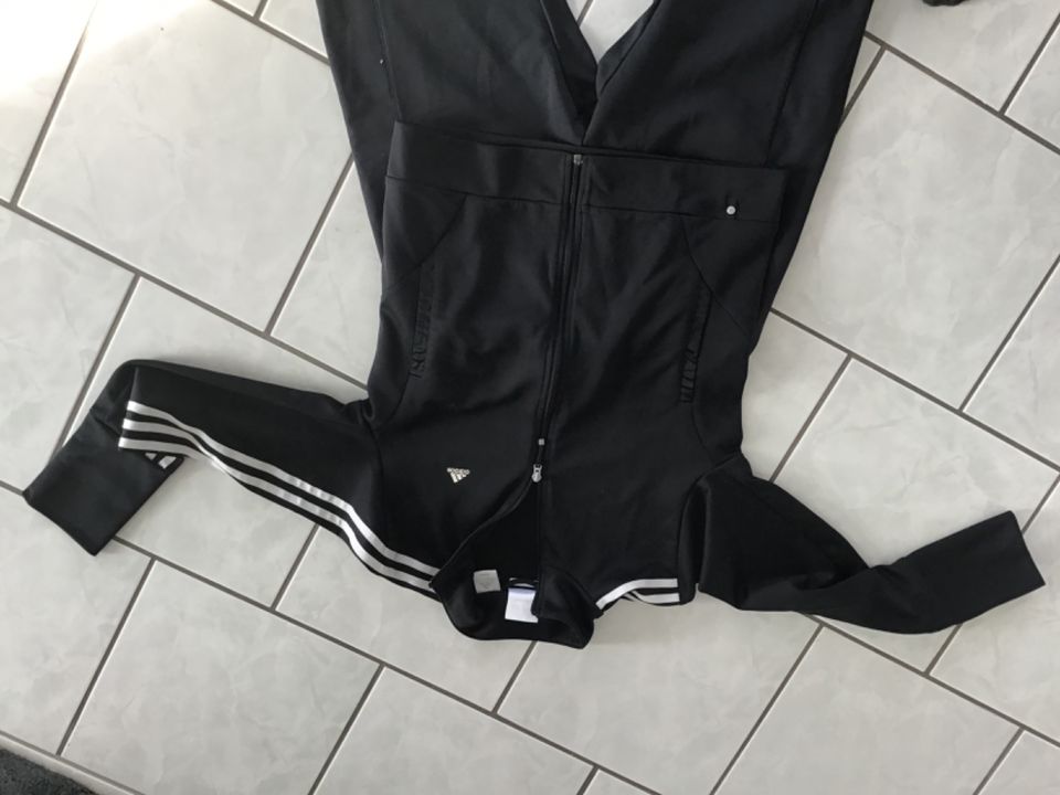 Adidas Jogginganzug Gr. 36 Schwarz neu und ungetragen in Schiffweiler