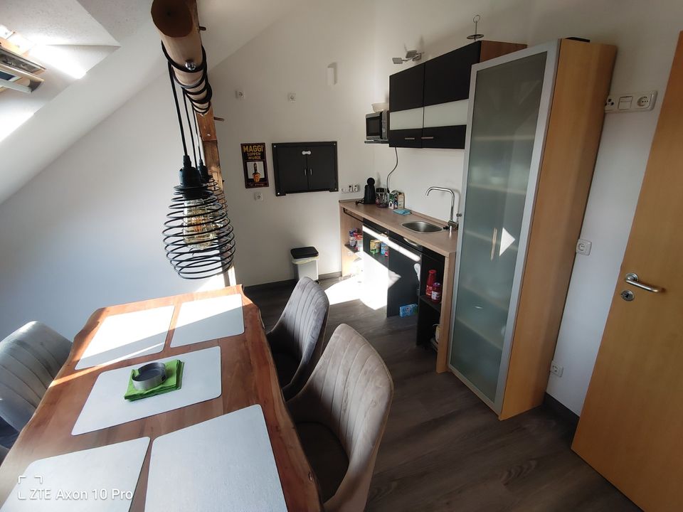 Penthouse-Appartment mit 5 Zimmern, 2 Bädern, Küche & Durchreiche in Essen