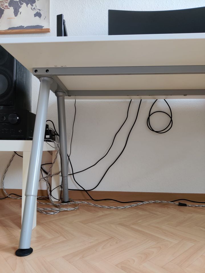 Schreibtisch weiß IKEA THYGE 160x80 neuwertig in Leipzig