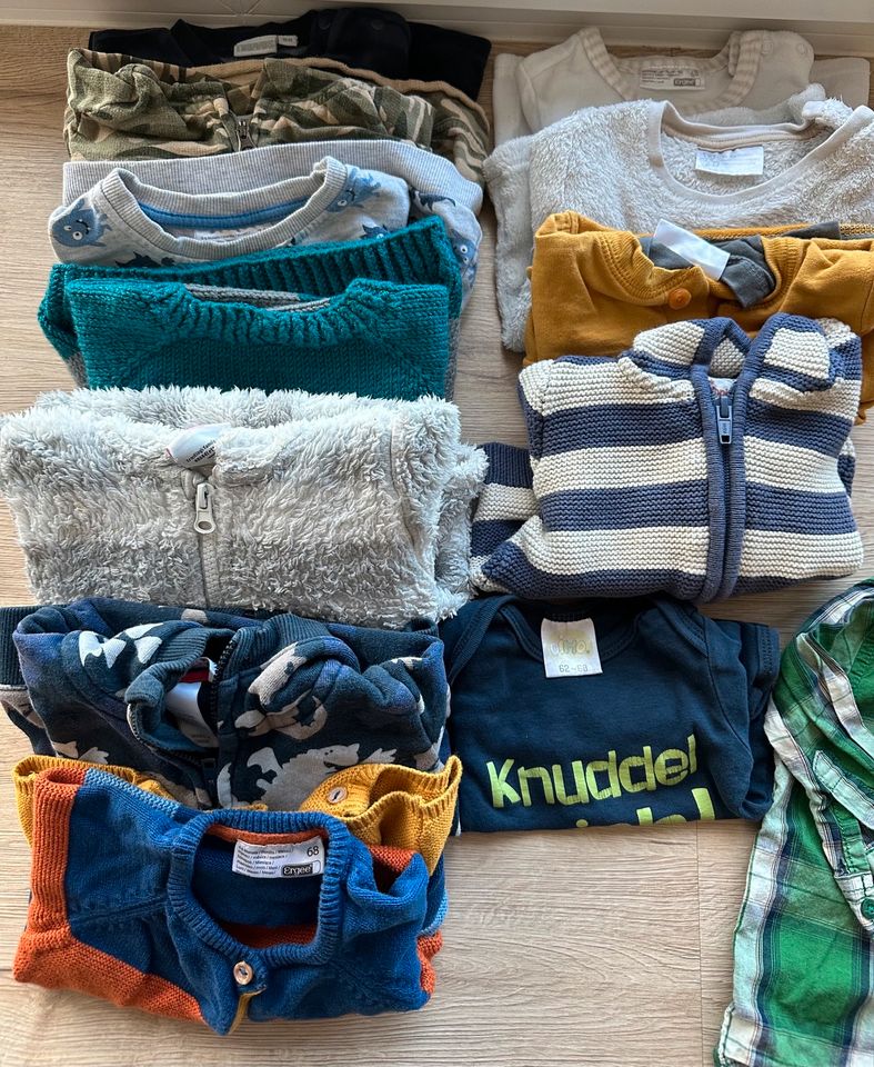 Baby Kleidung Bekleidungspaket Jungen Gr. 68 in Groß-Gerau