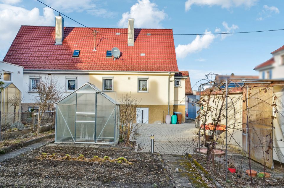 RESERVIERT!! Charmante & modernisierte Doppelhaushälfte mit Garage in Tuttlingen! in Tuttlingen