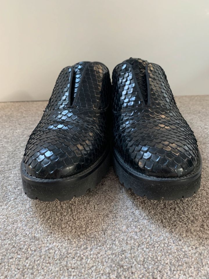 Slipper Halbschuhe schwarz Kroko Gr. 39,5 Pertini in Edemissen