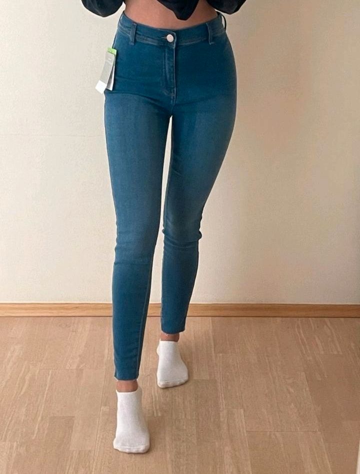 Damen High-Waist Hose Jeans Skinny S 36 Blau Figurbetont Stretch in Berlin