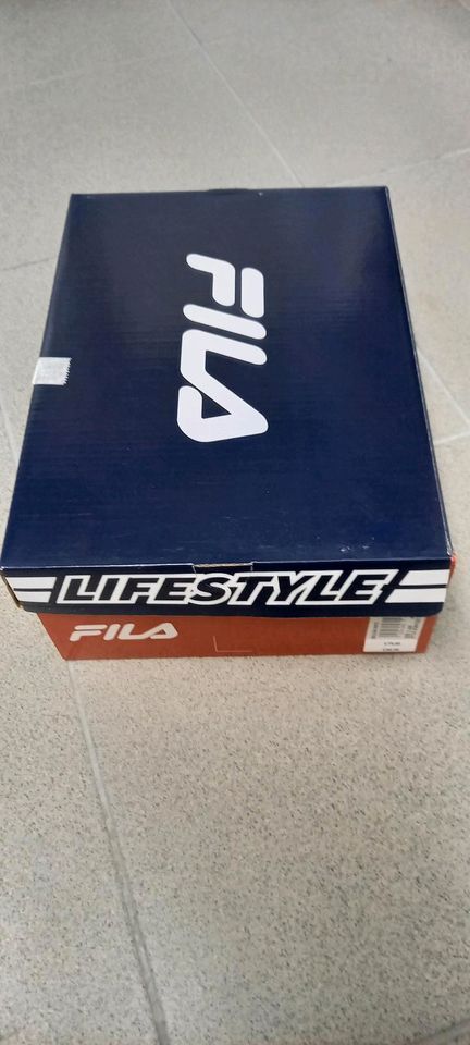 Damensportschuhe Fila in Eschweiler