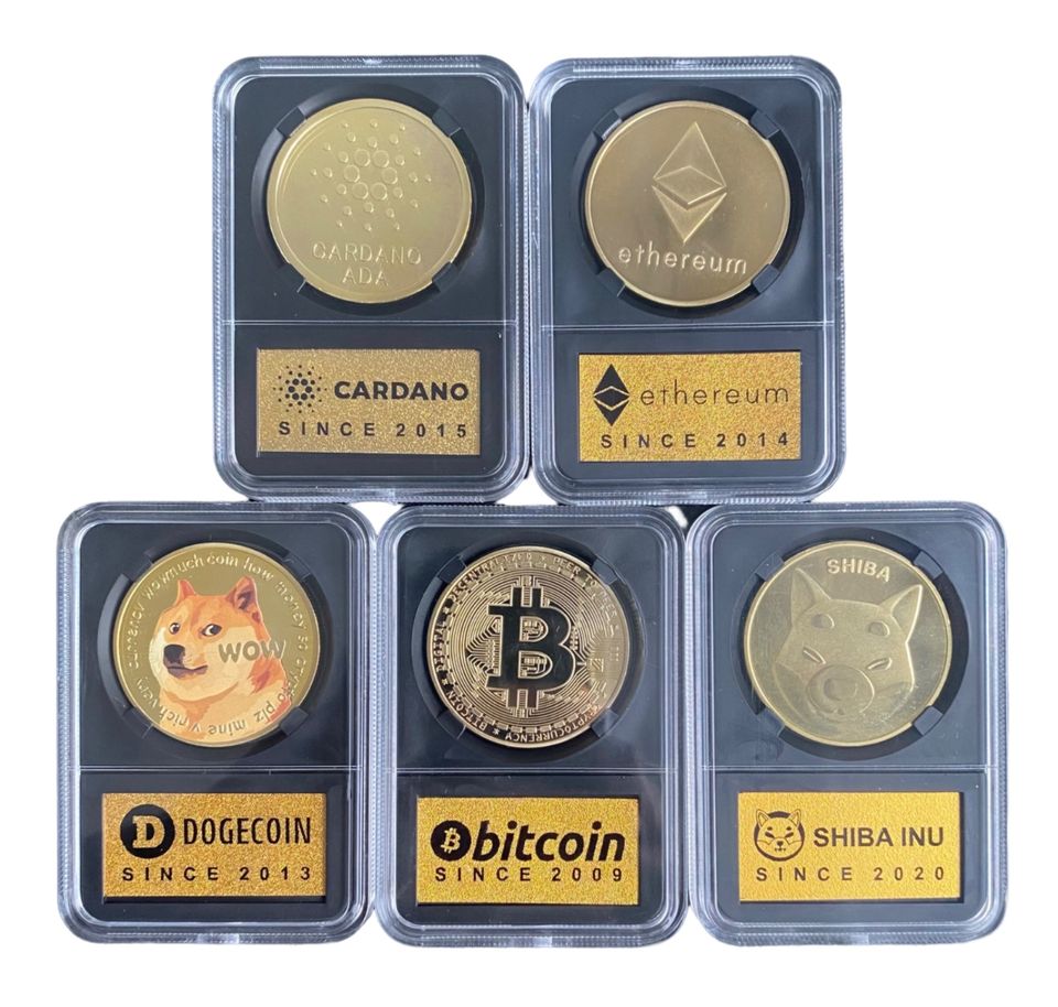 Krypto Sammelmünzen im Etui von BTC, Ether, ADA, Dogecoin, Shiba in Frankfurt am Main