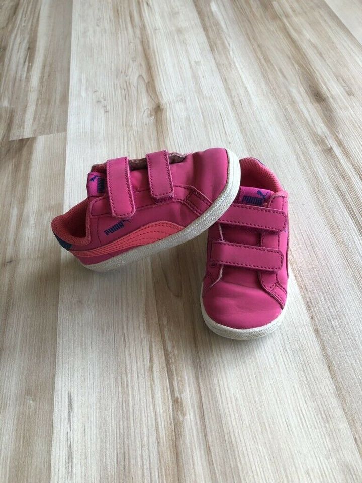 schöne Puma Schuhe / Turnschuhe für Mädchen in Größe 22 in Riesa