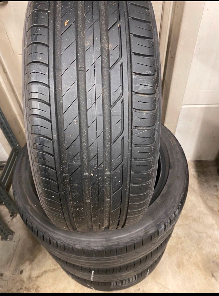 Bridgestone Sommerreifen 4x - 215/50/18/92w in Seefeld