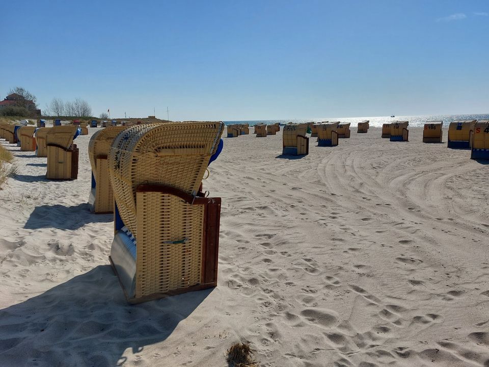 LAST MINUTE Fehmarn Südstrand Ferienwohnung, Ostseeblick, Balkon in Fehmarn