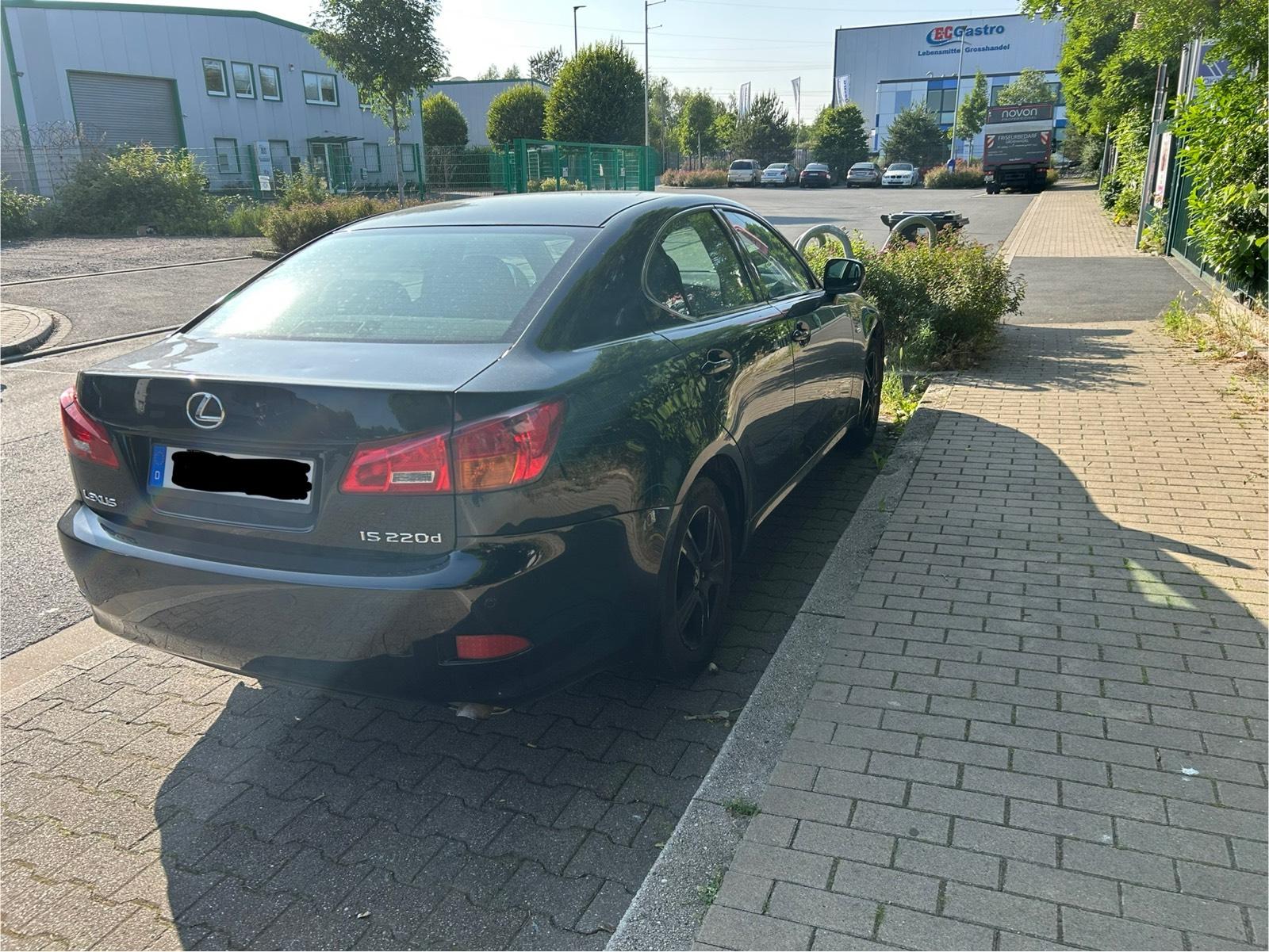 Abbildung des Autos Lexus is220d TÜV 2027