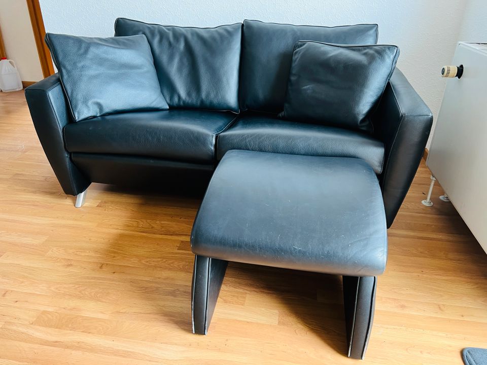 schwarzes Ledersofa Couch von FSM Typ Sesam + Hocker von De Sede in Rheda-Wiedenbrück