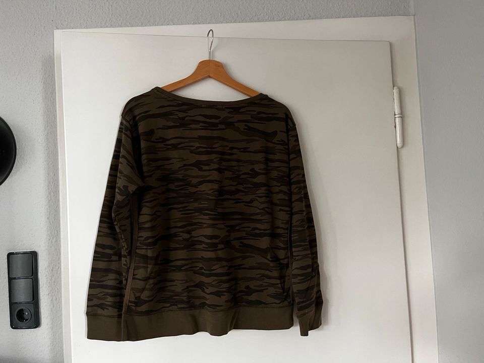 Esprit Sweatshirt M Camouflage in Lübbecke 