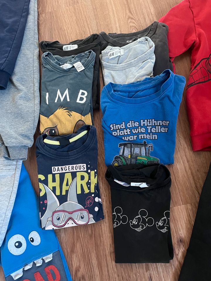 Kinder Kleidungspaket 110/116 Jungen in Bernau