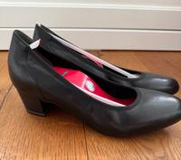 Tamaris Damen Echt Leder Pumps schwarz Gr. 41 NEU! Sachsen - Pegau Vorschau