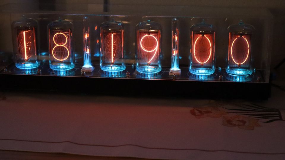 Wunderschöne  Nixie Uhr mit 6 Stück RFT DDR  Z568M, Ziffern 50mm in Weitenhagen b Greifswald