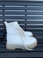 Weiße kurze Stiefel Wiesbaden - Mainz-Kastel Vorschau