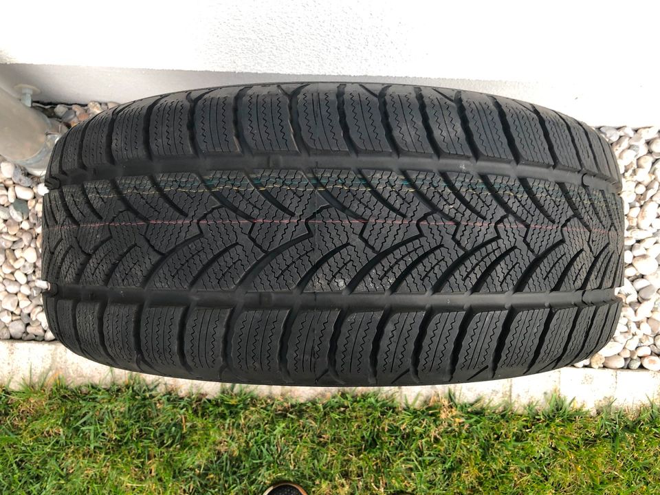 1 Winterreifen ohne Felge 235/55R 17 103V TL-60 200km gefahren in Iffeldorf