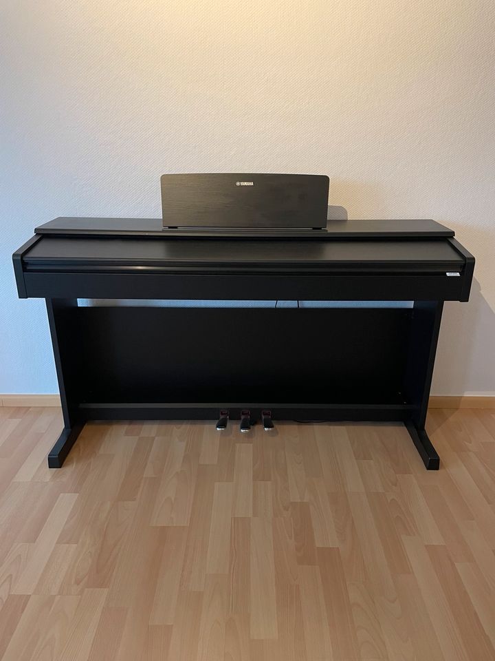 YAMAHA E Piano Arius YDP-144 in Lippstadt