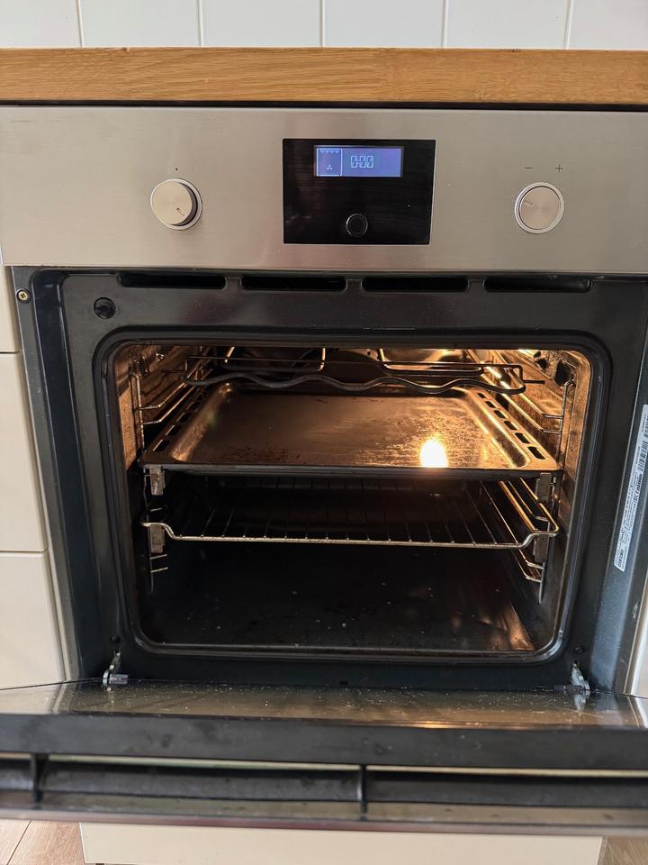 Induktionsherd mit Backofen & 2 Arbeitsplatten Speichereinheiten in Berlin