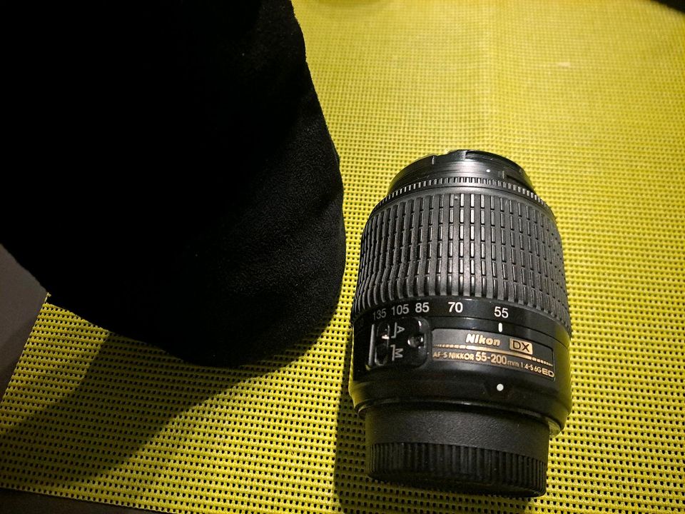 Nikon AF-S DX Nikkor 55-200 mm 1:4-5,6 Objektiv & Objektivtasche in Leipzig