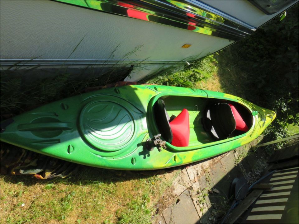 Sprinter Zweier Kanu Kajak grün incl.Paddel,Schwimmkörper,Motor in Nideggen / Düren