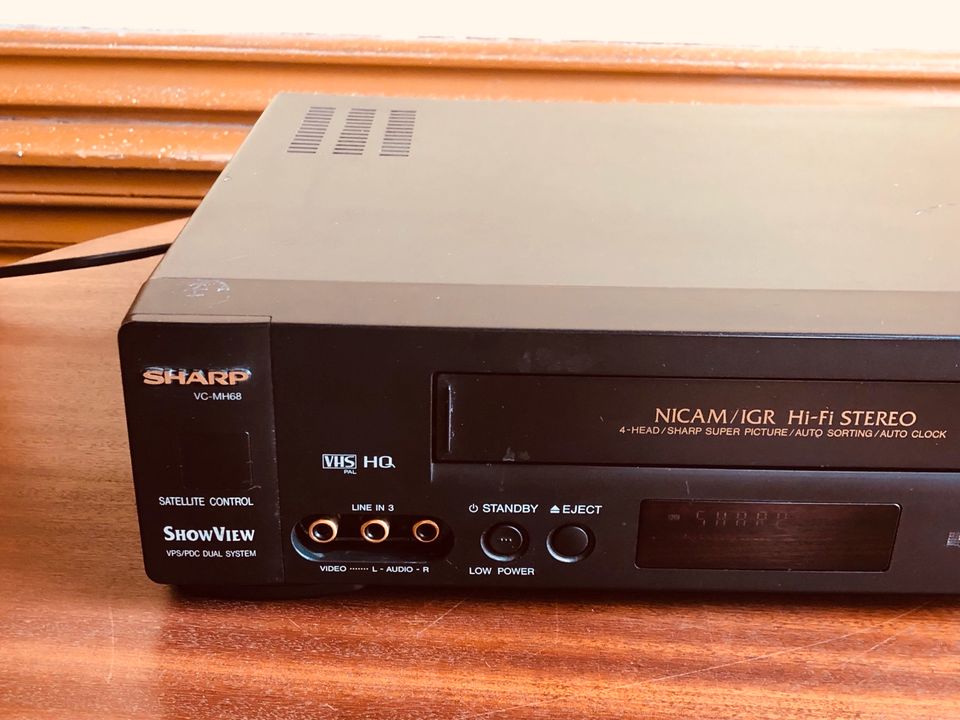 Sharp VC MH68 VHS Player / Recorder mit Fernbedienung in Greiz
