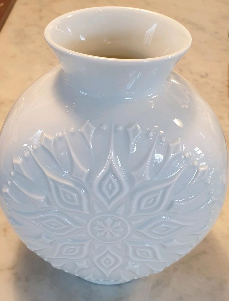Weiße Porzellan Vase Vohenstrauß in Dorum