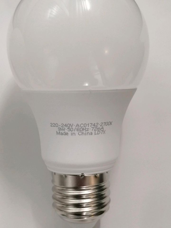 Div. LED Lampen Spots Osram Ikea E14 E27 GU10 Fassung in Hamburg