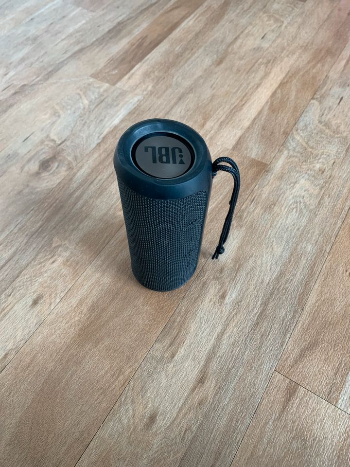 Eine JBL bluetooth Box in Bad Salzschlirf