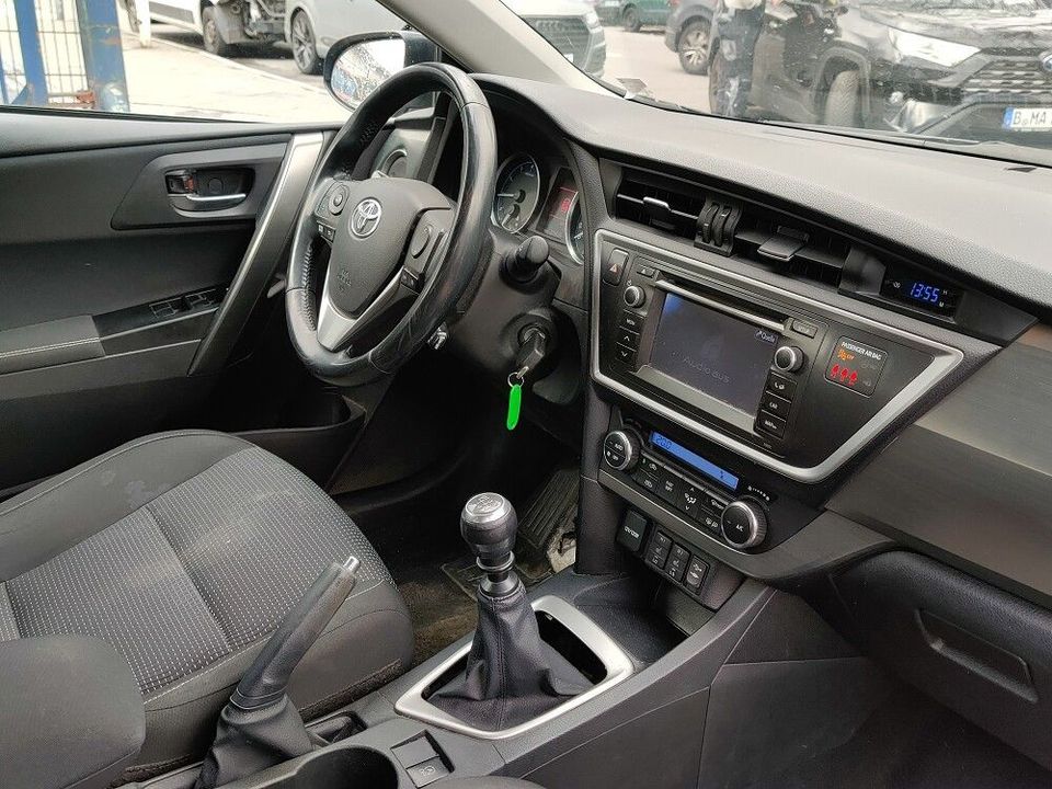 Toyota Auris 1.3 Turbo Touring Sports Life+ R-KAM SHZG in Berlin