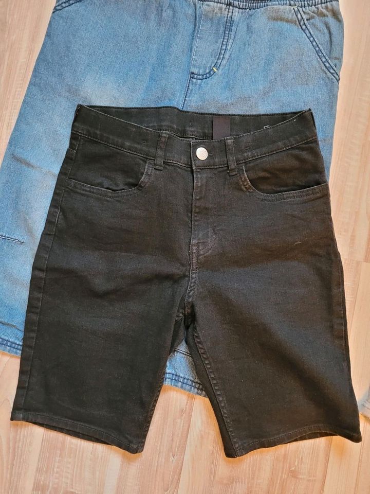 4 Shorts Jeans H&M, Gr. 146 in Liebenburg