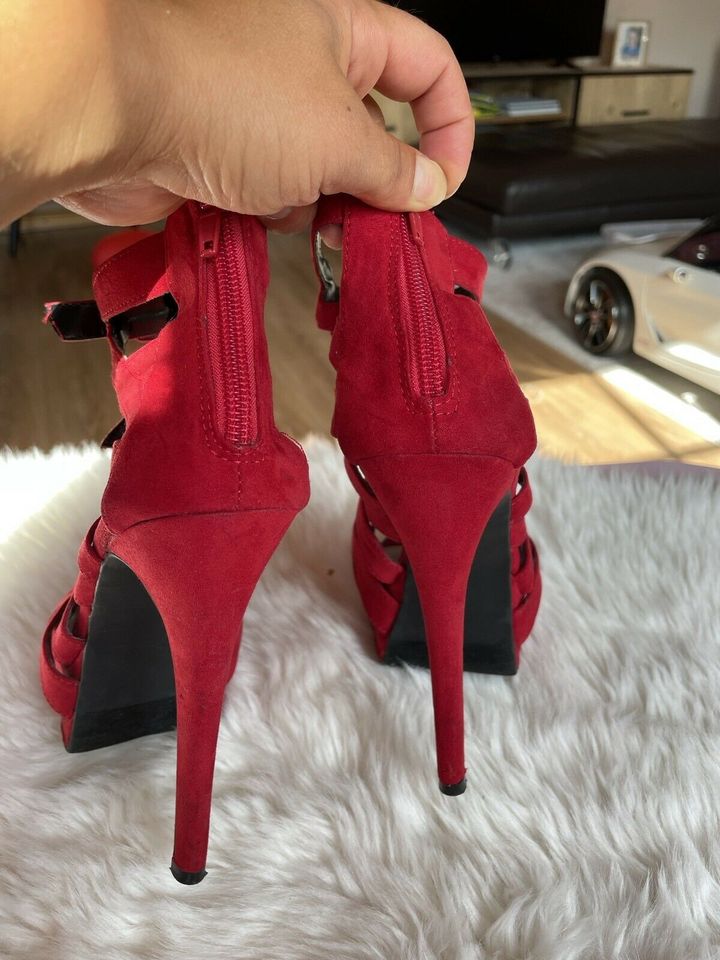 High Heels rot Gr. 37, NEU in Oberbettingen