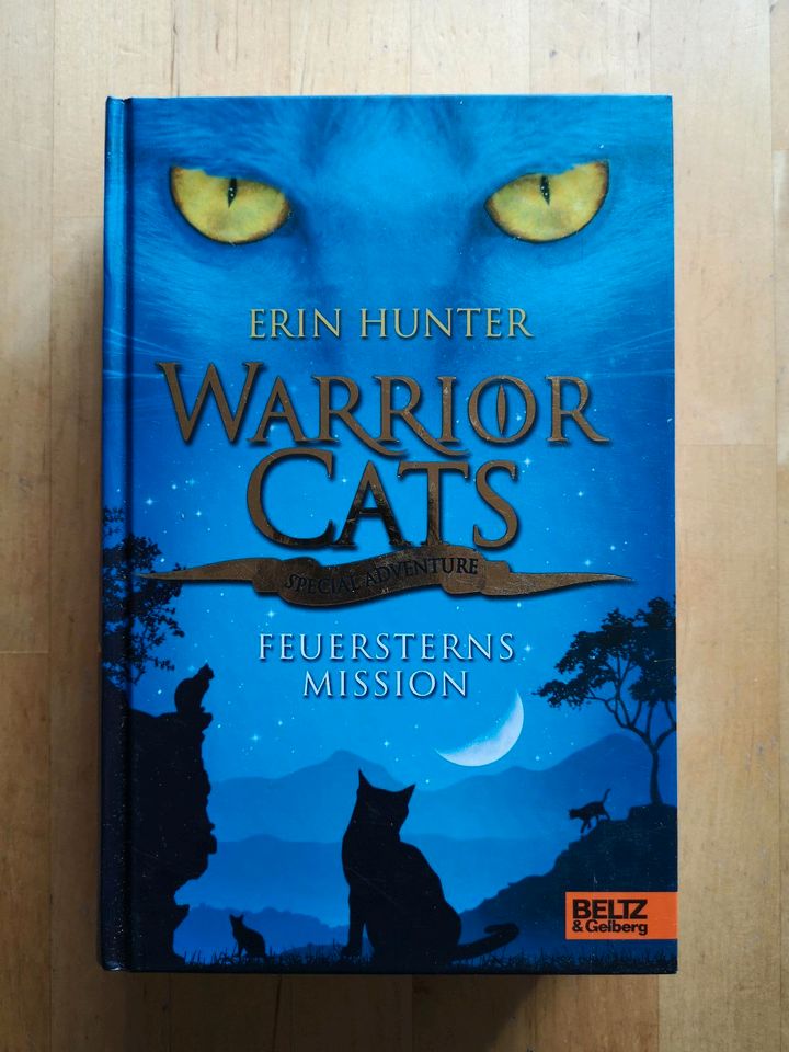Jugendbücher Fantasy Erin Hunter Warrior Cats insgesamt acht Bänd in Berlin