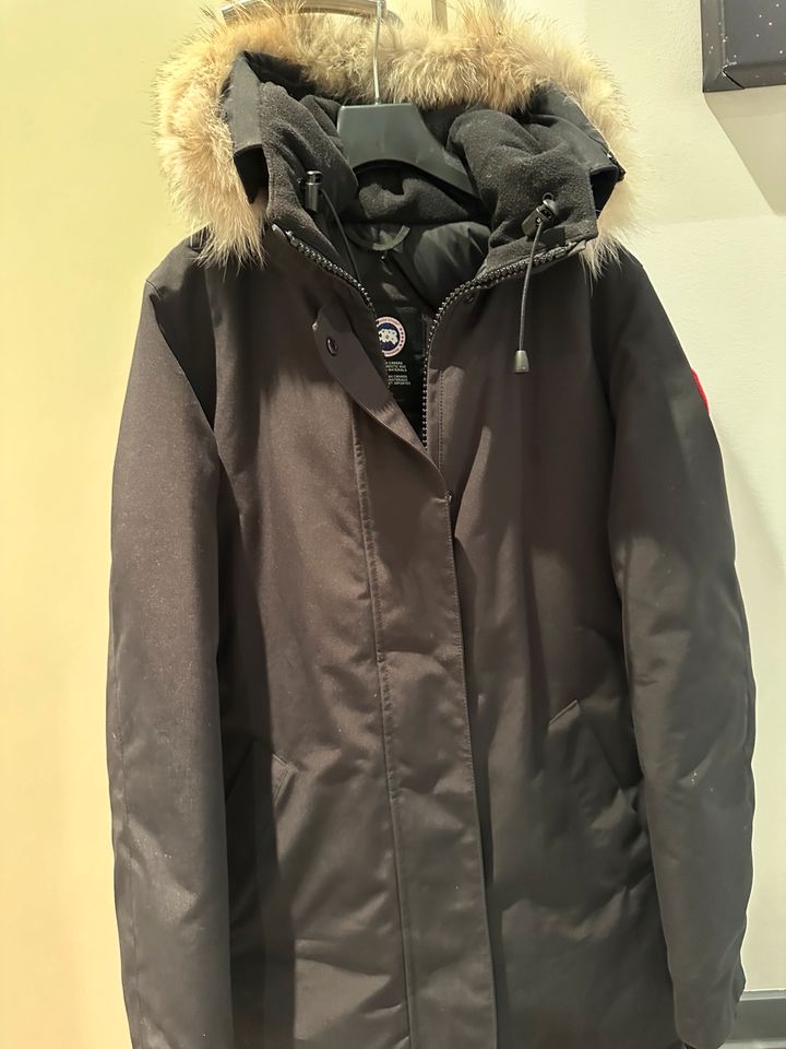 CANADA GOOSE Schwarze. Daunenjacke in Wadgassen