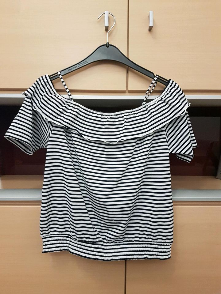 Shirt - Bluse - H&M - Gr. 158/164 - Schulterfrei - Streifen in Magdeburg