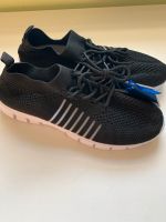 Sneakers  Turnschuhe Sportschuhe 39 Neu schwarz Sachsen - Leutersdorf Vorschau