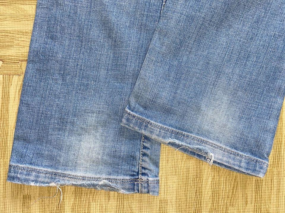 Cross 27/32 Low Waist Jeans mit Poschlitz & Spitze in Riesa