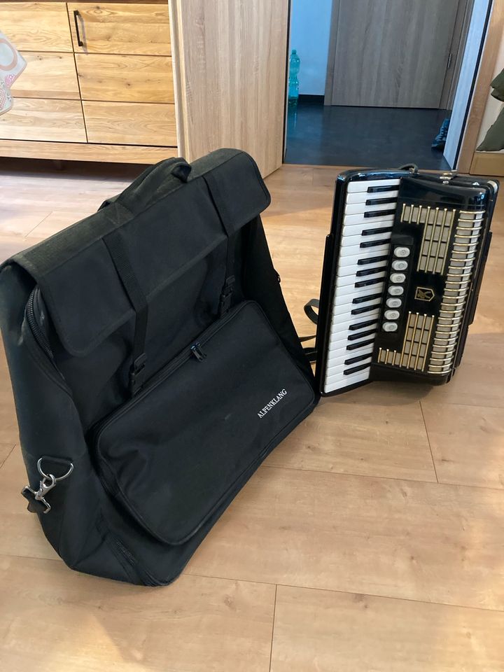 AKKORDEON HOHNER VERDI II mit Tragetasche in Wenden