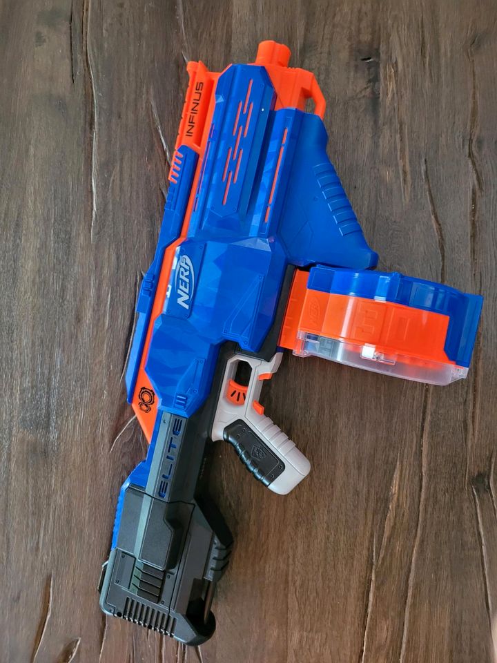 Nerf Elite Infinus super Zustand inkl. Munition in Mutlangen