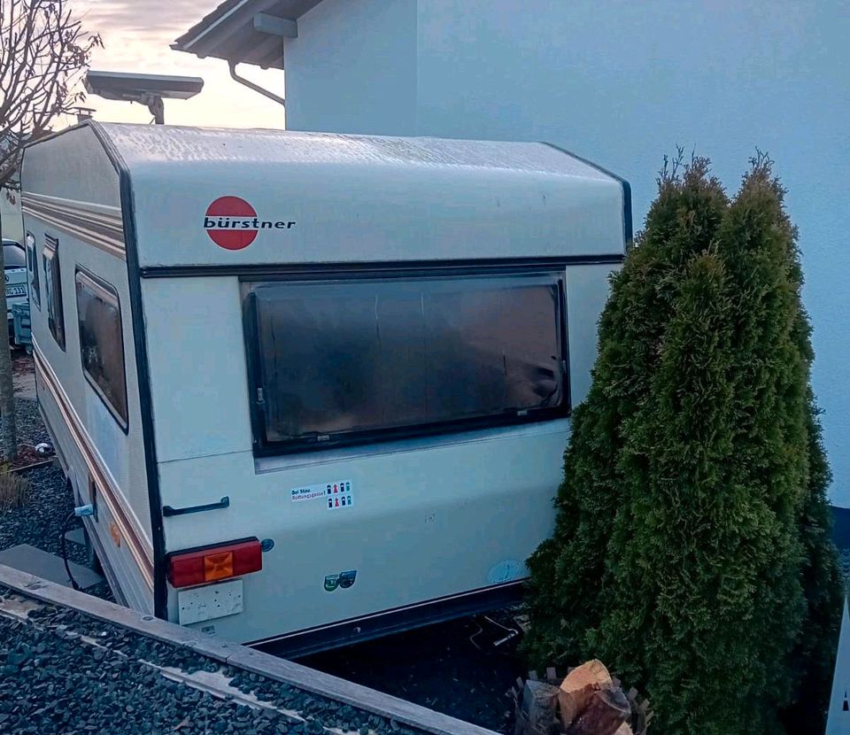 Wohnwagen Bürstner mit Innenumbau in Pemfling