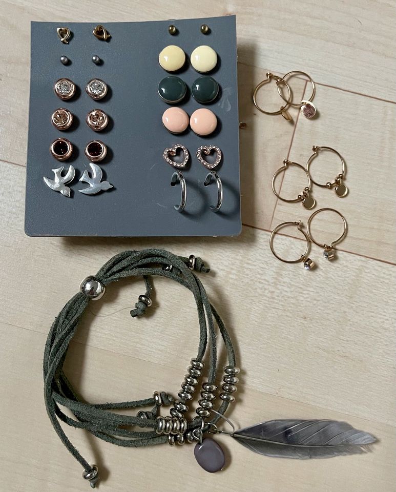 Modeschmuck ~ Ohrringe ~ 15 Paar + 1 Armband in Königswinter