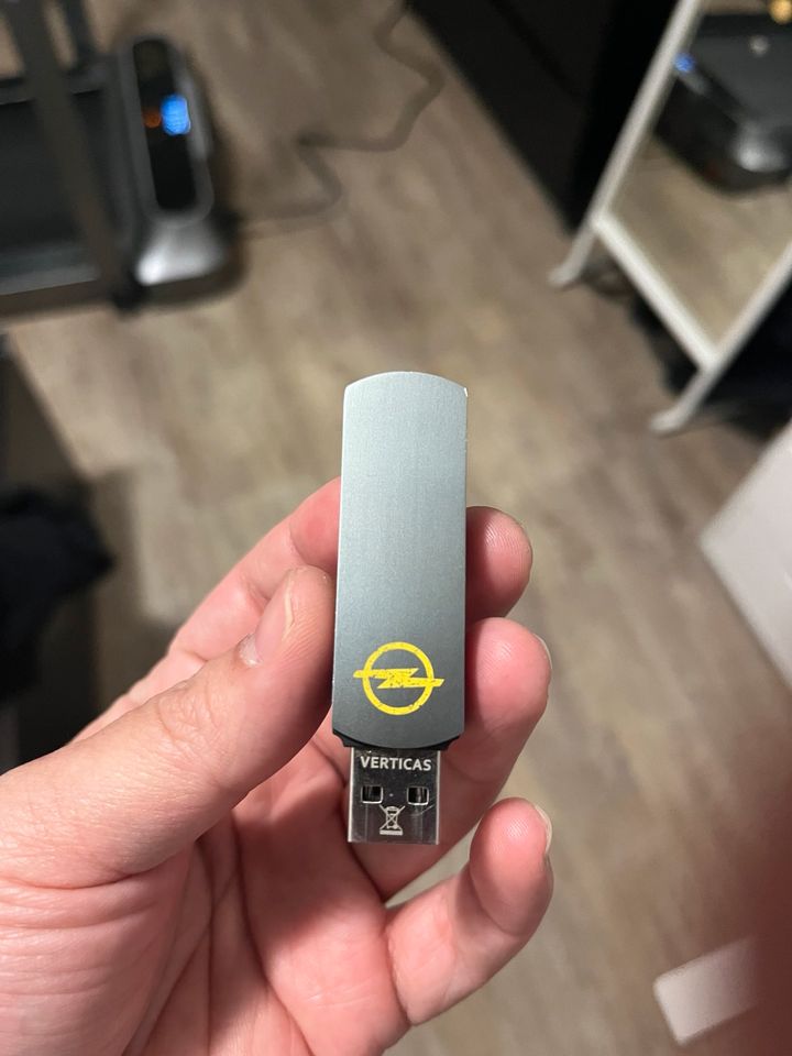 USB Flash Drive 4GB - Opel in Frankfurt am Main