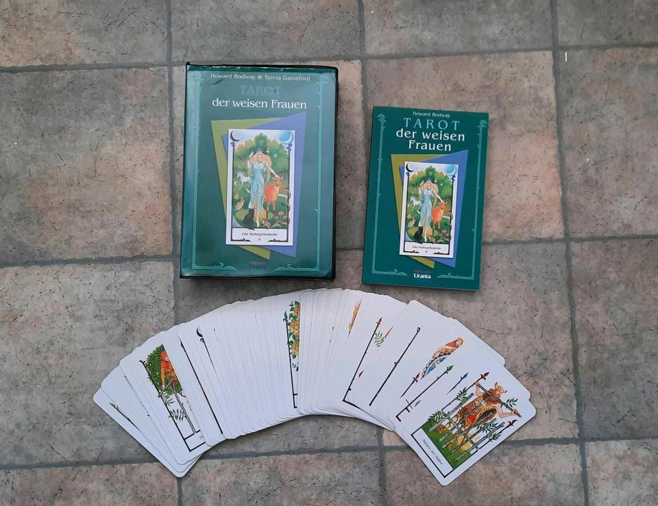 Tarot der weisen Frauen + Handbuch deutsch in Berlin