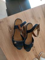 Plateau Sandalen Größe 37 von Tom Tailor in dunkel blau Hessen - Langenselbold Vorschau