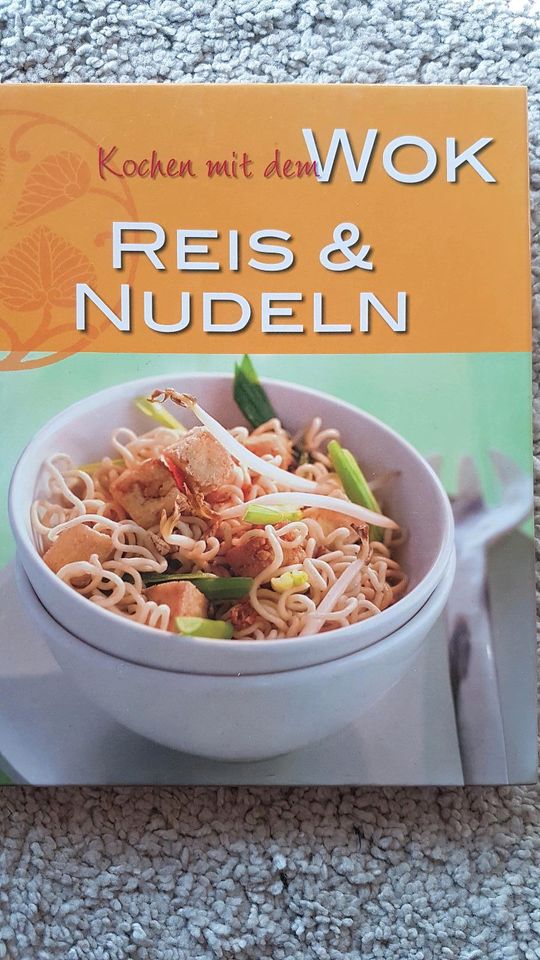 Kochen im WOK mit Reis und Nudeln, Kochbuch, asiatisch in Much