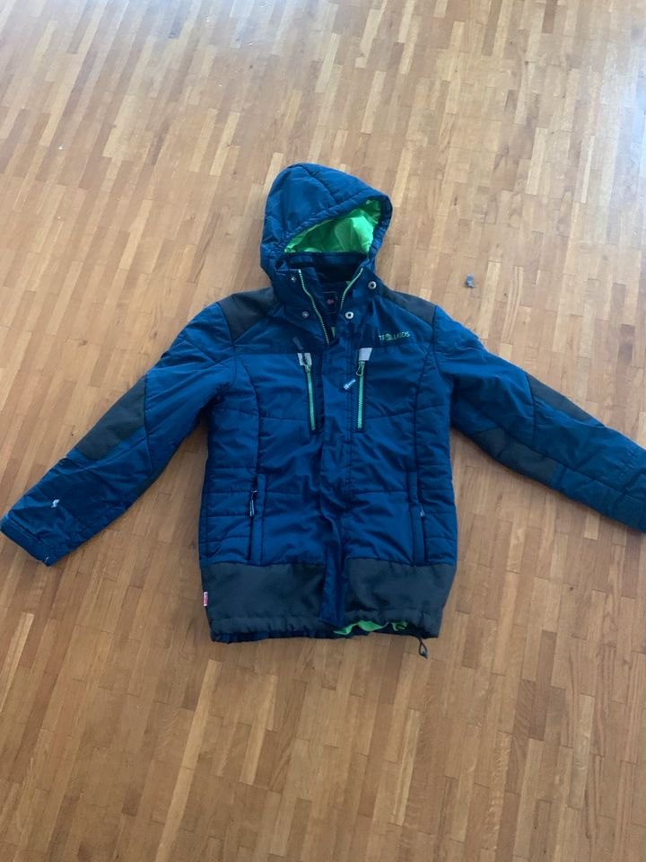 Dunkelblaue Winterjacke von Trollkids Gr. 152 in Sersheim